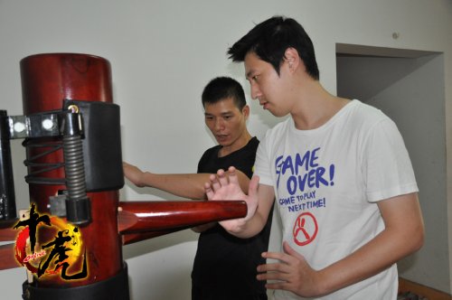 ��˵�е�ľ��׮