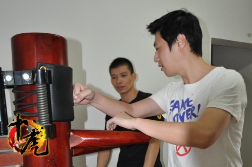 �ݳ�ָ��ӽ��