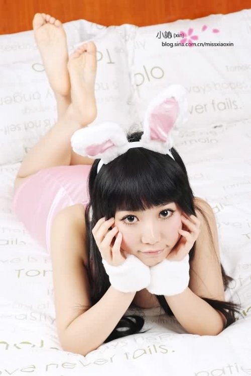 Cj红人小訫湿身床照曝光!好身材展露无遗