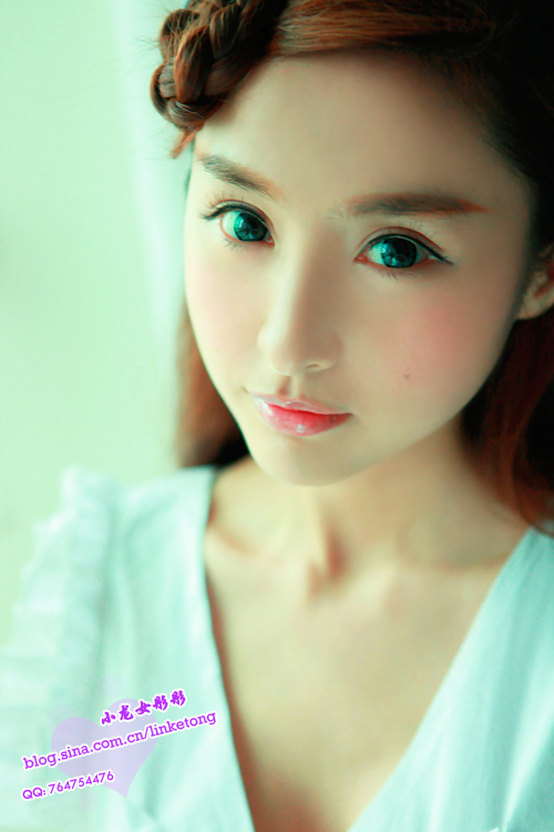 <em>小龙女</em>彤彤最新写真 用娇颜和<em>玉腿</em>打败你_图片