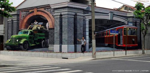 图10 为世博会创作的立体画,仿佛穿越回到过去的时光