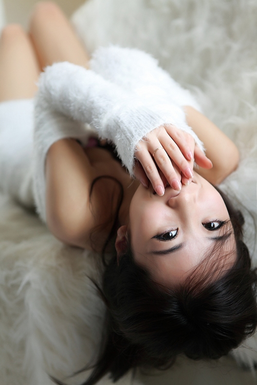 长腿<em>MM乳</em>白色的绝美诱惑_游戏美女 - 叶子猪游